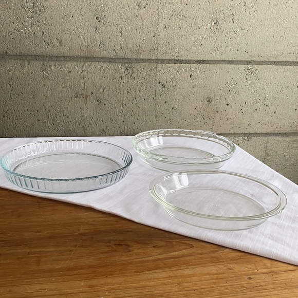 Pyrex Pie Dishes Assorted Styles Bundle of 3 - Picture 2 of 12
